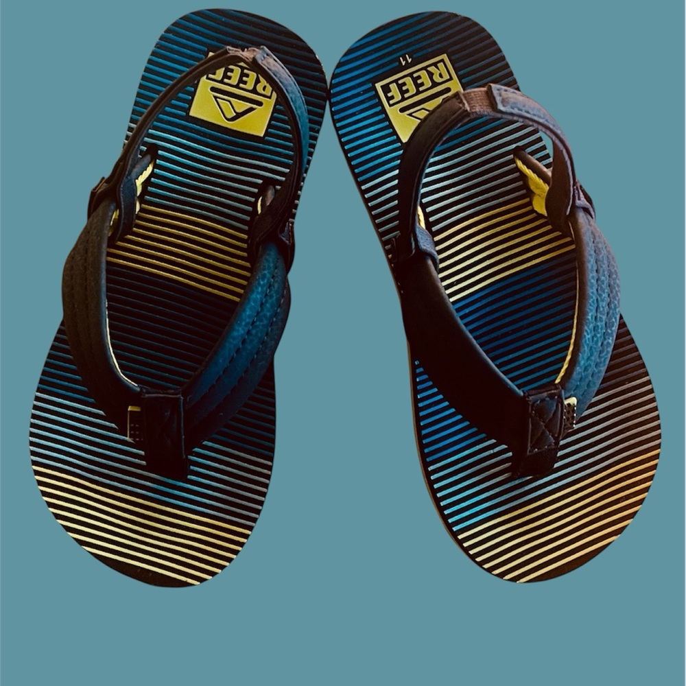 Kids LITTLE AHI REEF Sandals | Blues, Citron & Black | Size 11 | Preowned